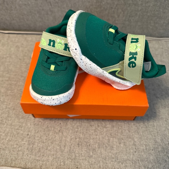 Toddler Nikes - Picture 1 of 5
